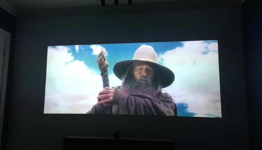 images sans points chauds sur le mur de l'écran du projecteur